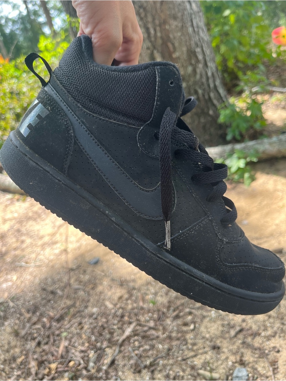 Boys Nike Court Borough Mid sneakers Size 7 Y